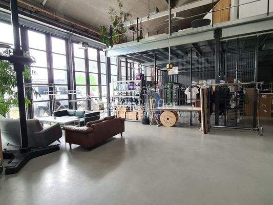 Hallenbereich unterhalb der Mezzanine