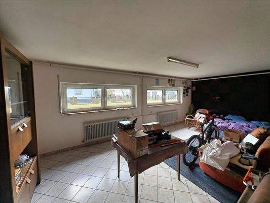 gorßes Zimmer UG