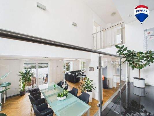 REMAX Immobilien DeLux Einfamilienhau Wohnzimmer Neunkirchen Mark Borowicz