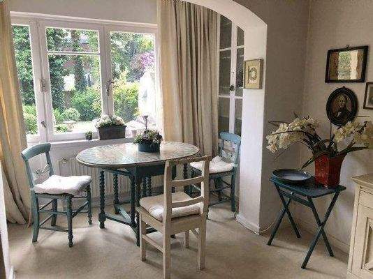 Essecke mit Ausgang zum Garten