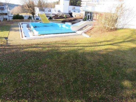 Liegewiese und Freibad