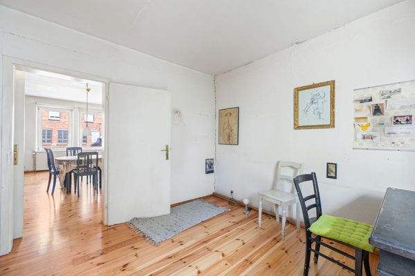 Zimmer 2 mit Blick in Zimmer 1 OG