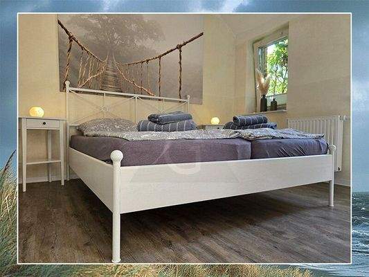 geräumiges Schlafzimmer