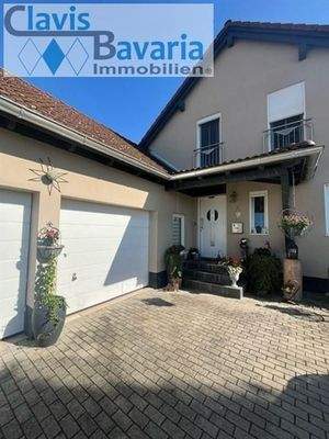 Nordseite und Doppelgarage