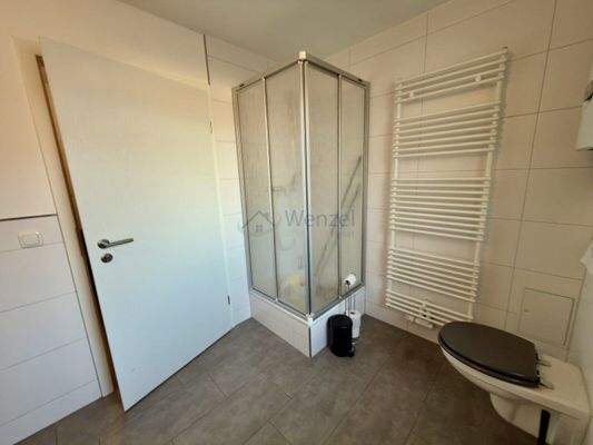 Modernes Badezimmer mit Komfort: Edle Duschkabine 