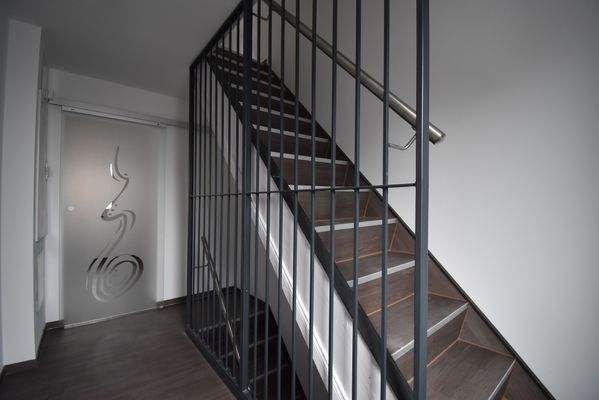 13 Treppenhaus Obergeschoss.JPG