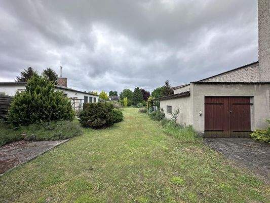 Garag und Grundstück