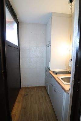 Küche (Bild von einer Vergleichswohnung) 