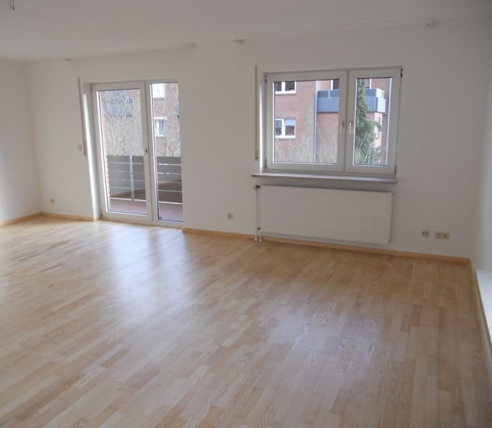Großzügig geschnittene 3 Zimmer Wohnung mit TG-Stellplatz im beliebten Stadtteil Neuenhäusen