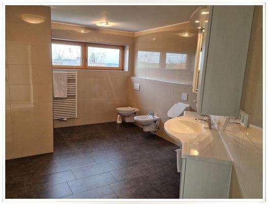 OG, Bad mit allem Komfort