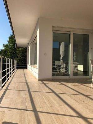 Balkon mit Außenkamin