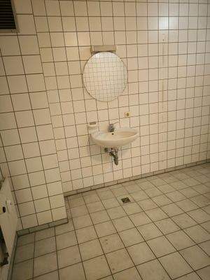 12. Sanitätsräume 2 OG.jpg