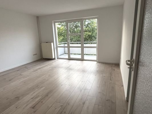 Wohnzimmer mit Balkon