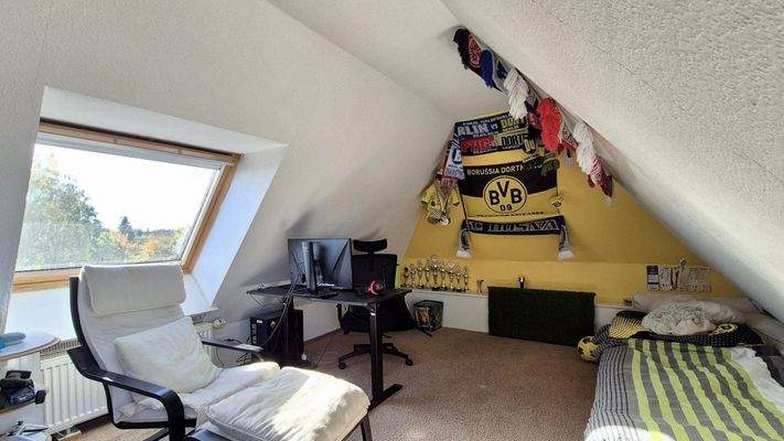 Hell durch zwei große Fenster