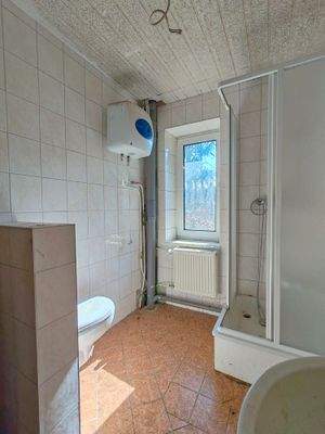 Bad mit Dusche im 1. OG