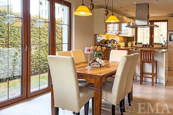 Essbereich mit offener Küche