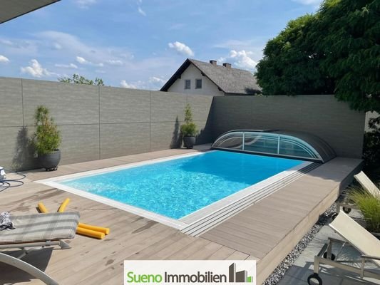 Pool mit Kuppel