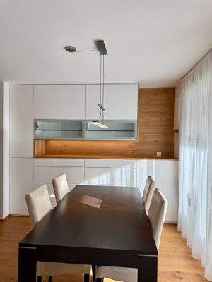 DE | Neuwertige 4-Zimmer-Maisonette in Rabland! 165 m² Garten, 2 Terrassen, Balkon, vollmöbliert, 3 Parkplätze – jetzt besichtigen! IT | Duplex 4 locali come nuovo a Rablà! Giardino 165 m², 2 terrazze, balcone, arredato, 3 posti auto – visita ora! EN | Li