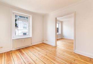 großzügiges Esszimmer