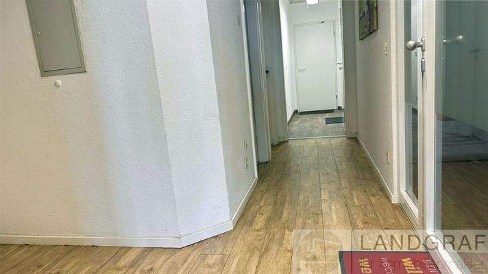 Flur mit gemeinschaftlich genutzen Herren und Damen WC