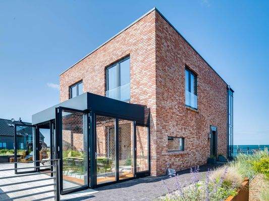 Vorderansicht mit Wintergarten