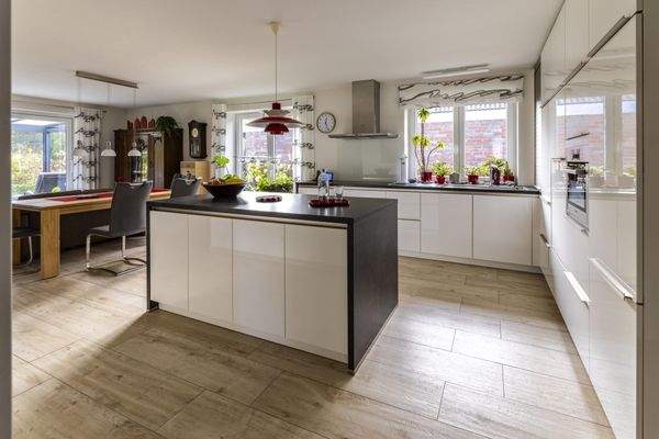 Die großzügige Küche