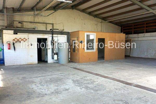 Der Aufenthaltsraum und der Übergang in die Büros