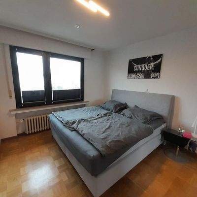 Schlafzimmer mit Parkett