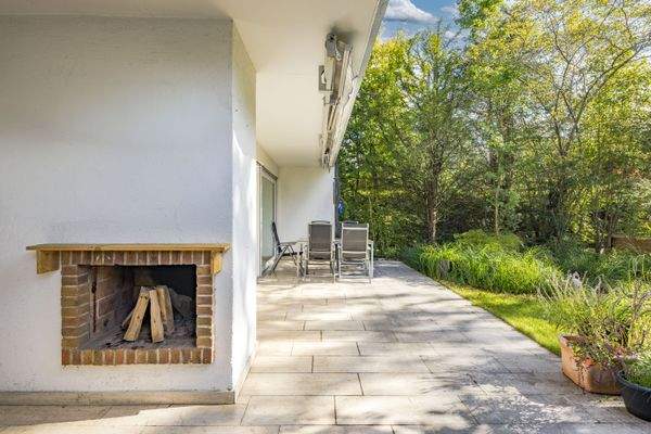 Terrasse mit Außenkamin