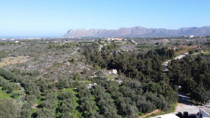 Kreta, Kampani: Ruhiges Grundstück in Akrotiri mit Bergblick zu verkaufen