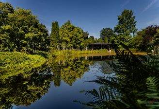 Teich mit Pavillion