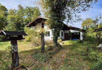 Außenansicht Haus mit Zufahrt