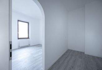 Schlafzimmer mit begehbarem Kleiderschrank