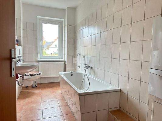 Wannenbad mit Fenster