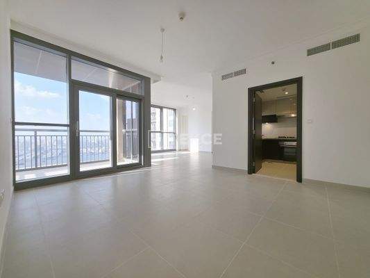 Sea View Luxurious Apartment in Dubai Creek Harbour