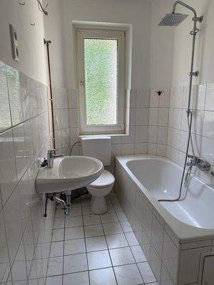 Badezimmer mit Fenster