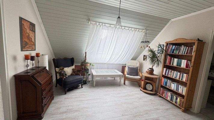 Flur mit viel Licht im OG