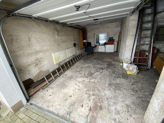 Großzügige Garagen mit Elektrotor