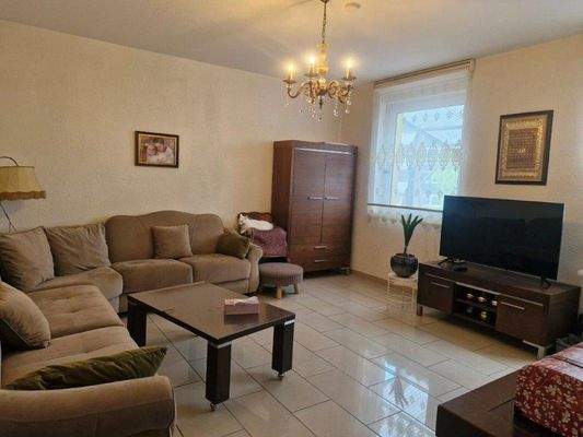 Geräumiges Wohnzimmer