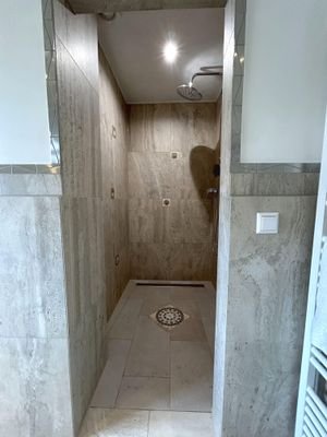 EG: begehbare Dusche