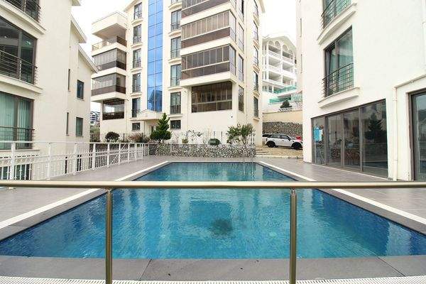 Apartment with Pool Near the Coast in Mudanya Bursa