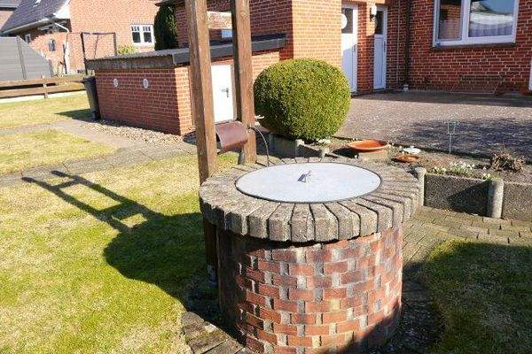 Zisterne mit Pumpe.jpg