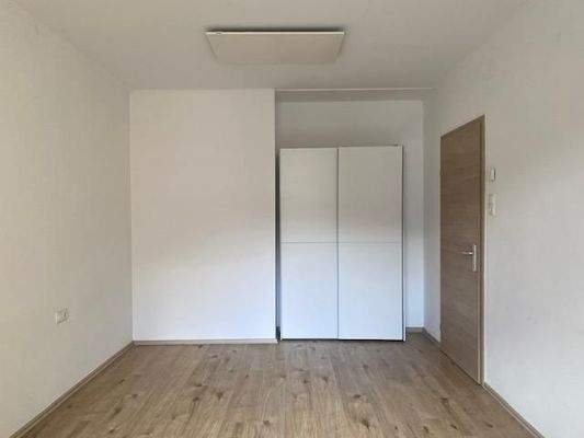 Zimmer 2, Schrank