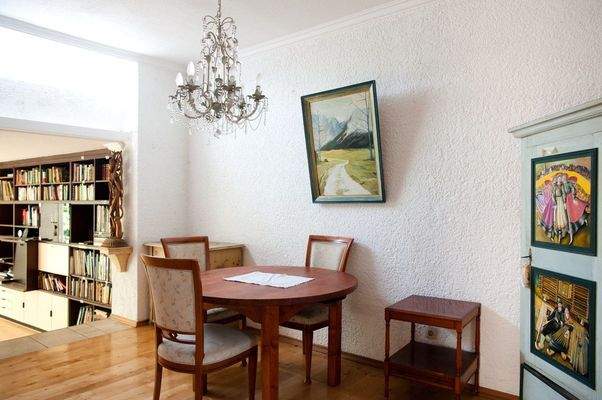 Esszimmer mit Blick zum Wohnzimmeranbau