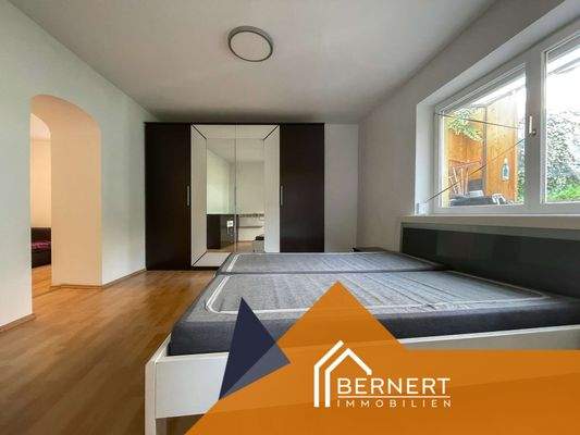 Schlafzimmer II OG I