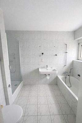 Bad mit Wanne & Dusche