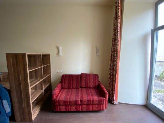 Zimmer (Sofa, Regal)