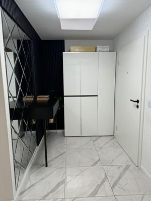 Flur Eingansbereich mit Garderobe.jpg