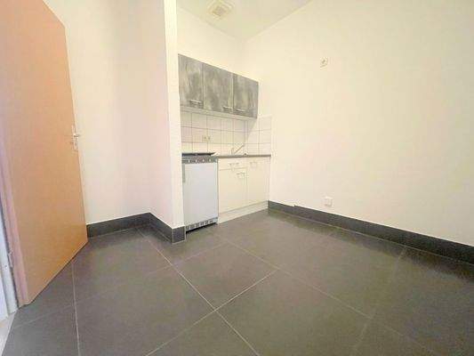 AnKaSa Immobilien GmbH_Maklerempfehlung Leipzig_Lützen_Markkleeberg_Markranstädt_2 Raum Wohnung_1.OG_Innenliegende Küche mit Küchenzeile1