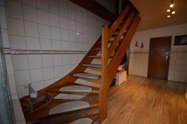 ...mit Treppe ins DG